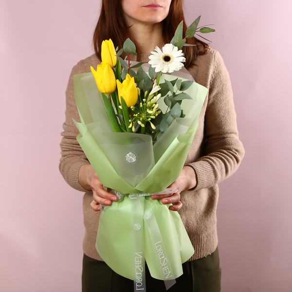 The “Spring Lagoon” bouquet