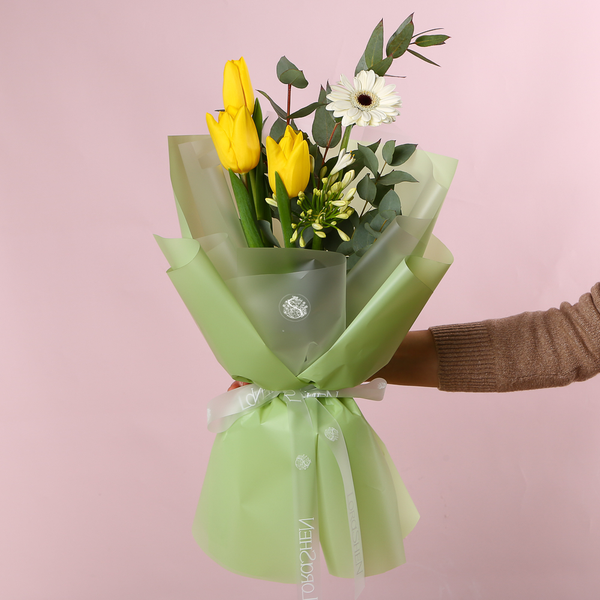 The “Spring Lagoon” bouquet