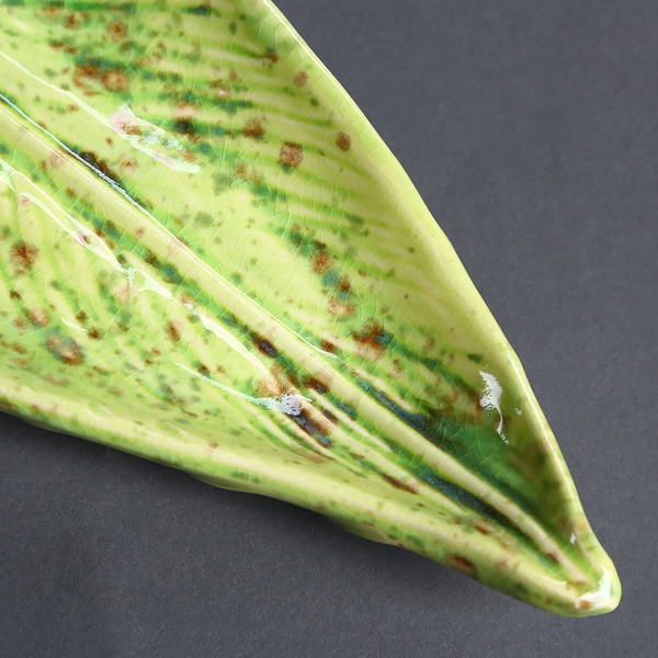 Ceramic leaf light green, M