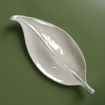 Leaf small white mother-of-pearl