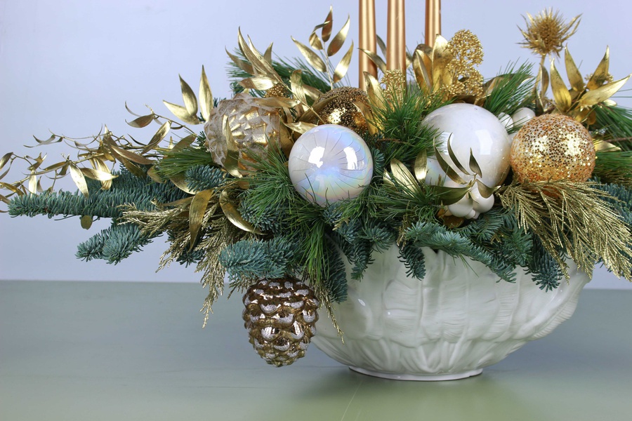Різдвяна композиція біло-золота
