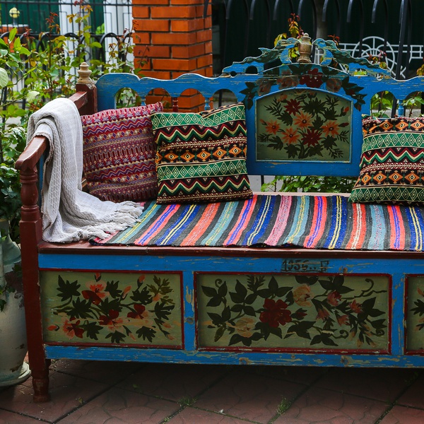 Colorful vintage bambetel (bench)