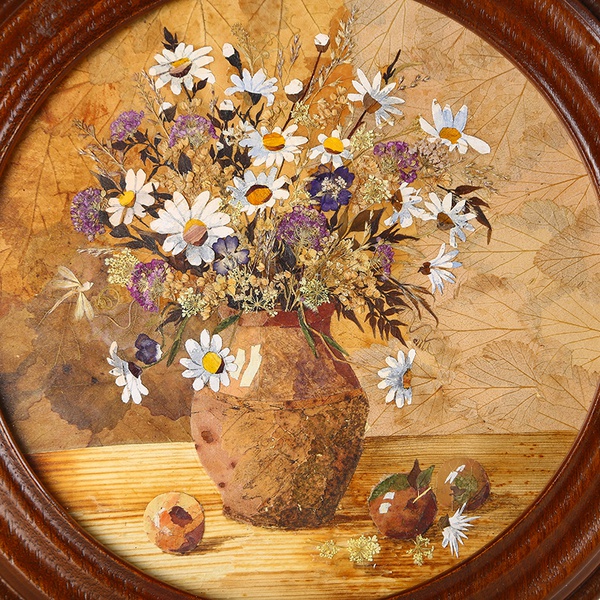 Круглая картина в технике ошибана "Букет ромашек"