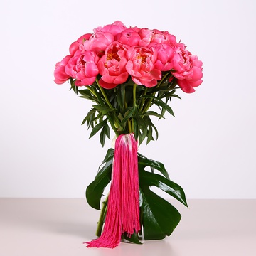 Bouquet of 35 coral-pink peonies