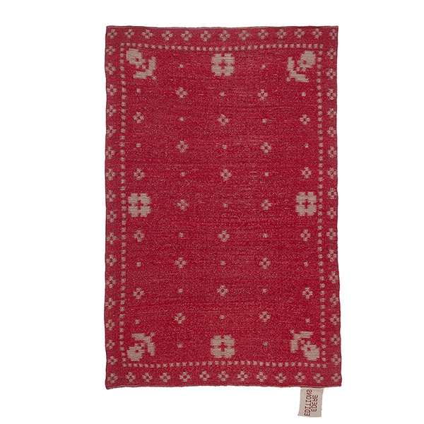 Плед ягоды и цветы красный