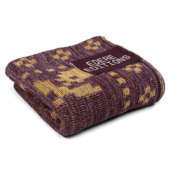 Плед ягоды и цветы бордовые