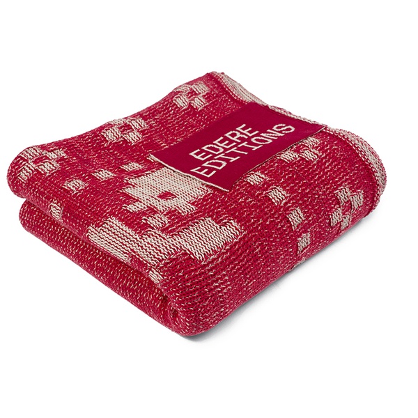 Плед ягоды и цветы красный