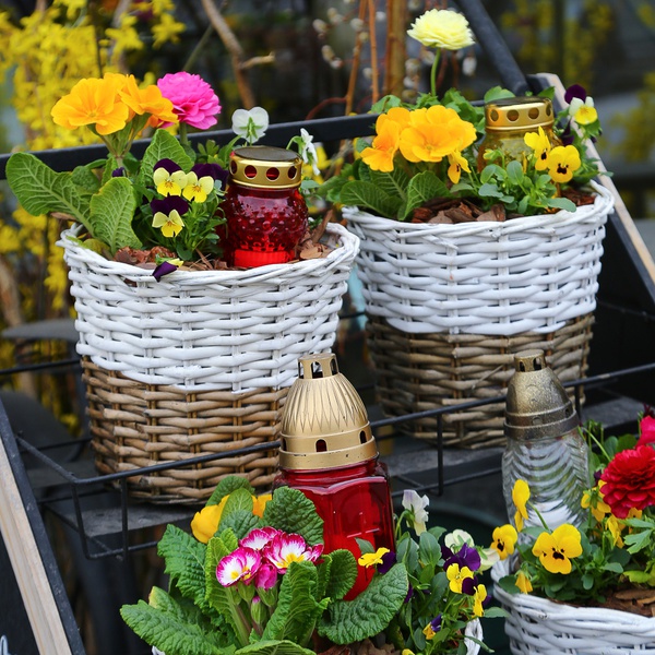 The “Light of Remembrance” basket