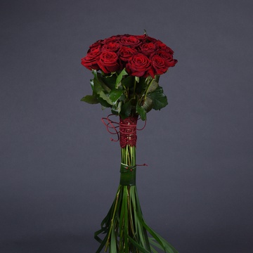 Букет з 25 червоних троянд Гран Прі