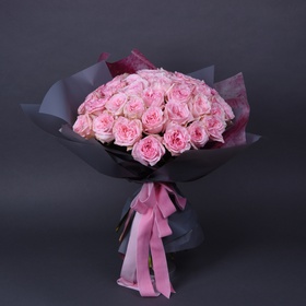 Букет із 35 рожевих піоновидних троянд Охара