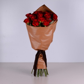 Bouquet of 25 red roses Mary Mee in eco leather