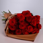 Букет из 25 красных роз Мери Ми в эко коже