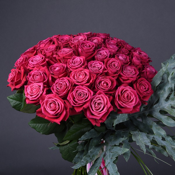 Букет з 51 малинової троянди Шангрі Ла