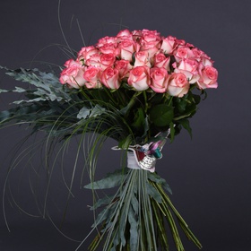 Букет из 51 двухцветной розы Джумилия