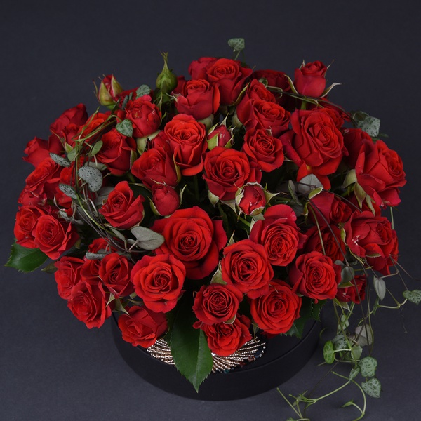 Композиция из 15 красной розы Мирабель