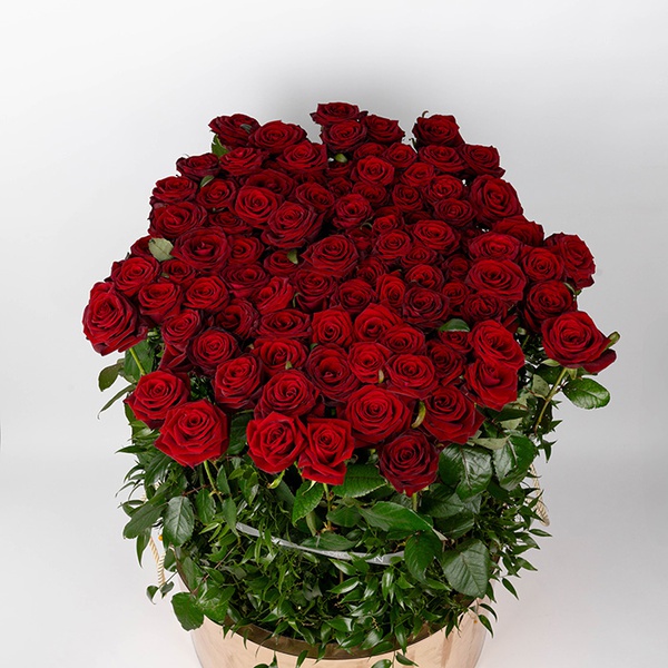 “Red Luxury” composition in gold