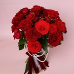 Букет красных роз «Жемчужная страсть»