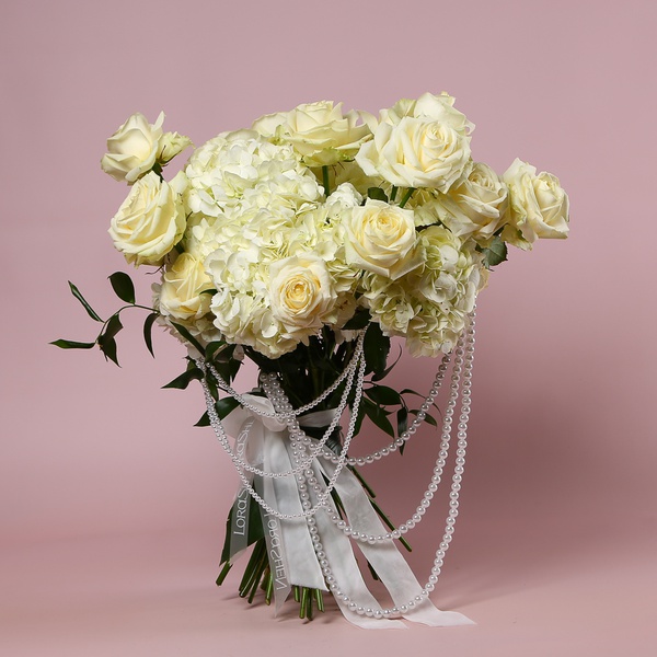 Bouquet of white trojans “Perlinna elegance”