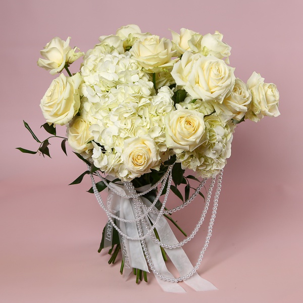Bouquet of white trojans “Perlinna elegance”