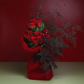 Bouquet of red rose and plumosus