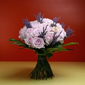 Bouquet of 35 lilac roses and lavender