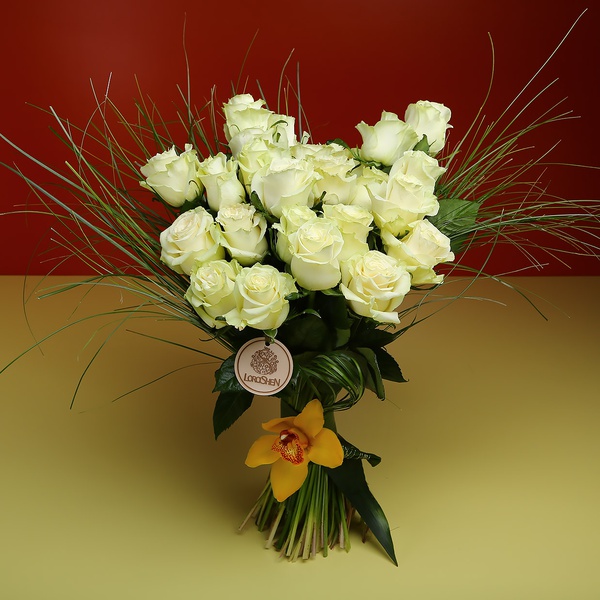 Букет из 25 белых роз Мондиаль