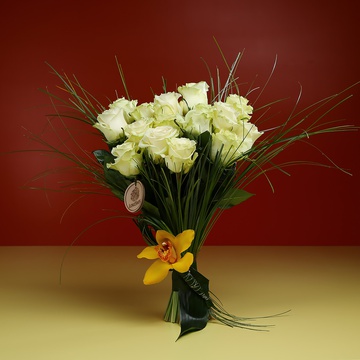 Bouquet of 15 white roses "Mondial"