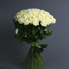Букет из 51 белой розы Аваланч