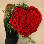 Букет из 101 красной розы в форме сердца