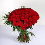 Bouquet of 101 red roses in the shape of a heart