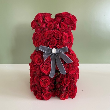 Floral composition "Teddy bear" of red roses