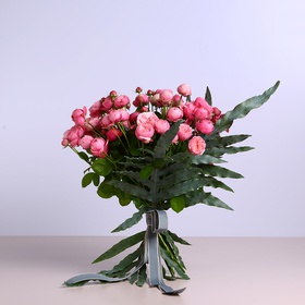 Bouquet of 15 pink spray roses