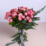 Букет из 15 розовых кустовых роз