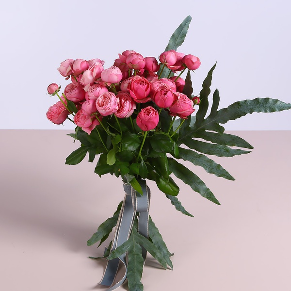 Букет из 9 розовых кустовых роз