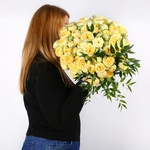 Букет з 25 жовтих троянд Піоні Бабблз