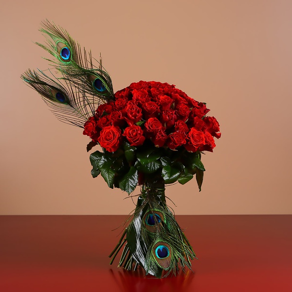 Bouquet of 51 red roses and feathers
