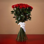 Букет из 51 высокой красной розы