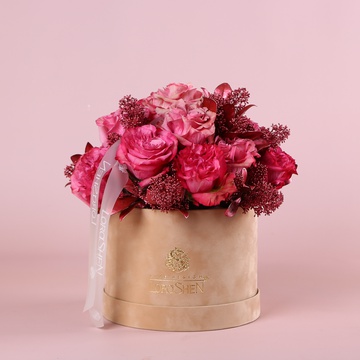 The “Carmine Icon” arrangement