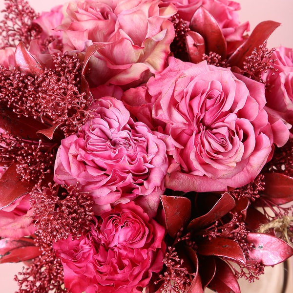 The “Carmine Icon” arrangement