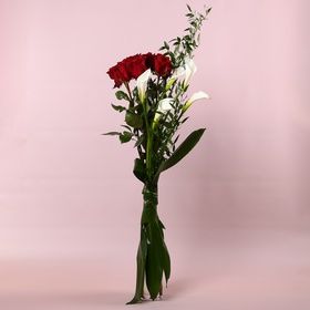 The “Red Vertical of Feelings” bouquet