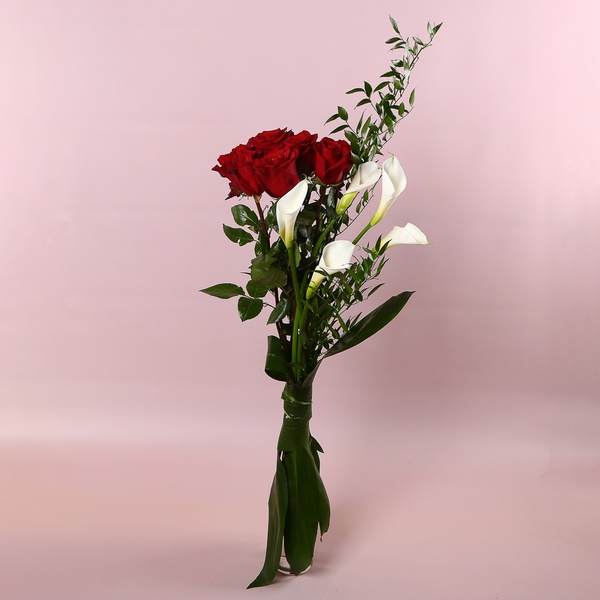 Букет «Червона вертикаль почуттів»