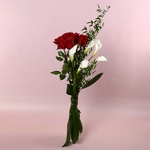 Букет «Червона вертикаль почуттів»
