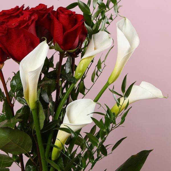 Букет «Червона вертикаль почуттів»