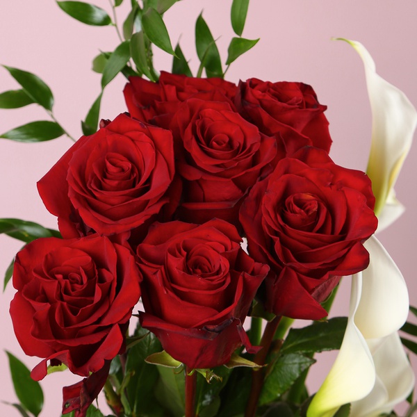 Букет «Червона вертикаль почуттів»