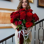 Букет красных роз «Жемчужная страсть»