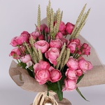 Bouquet of 7 spray pink roses and wheat