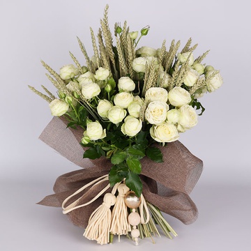 Букет з 7 кущових білих троянд та пшениці