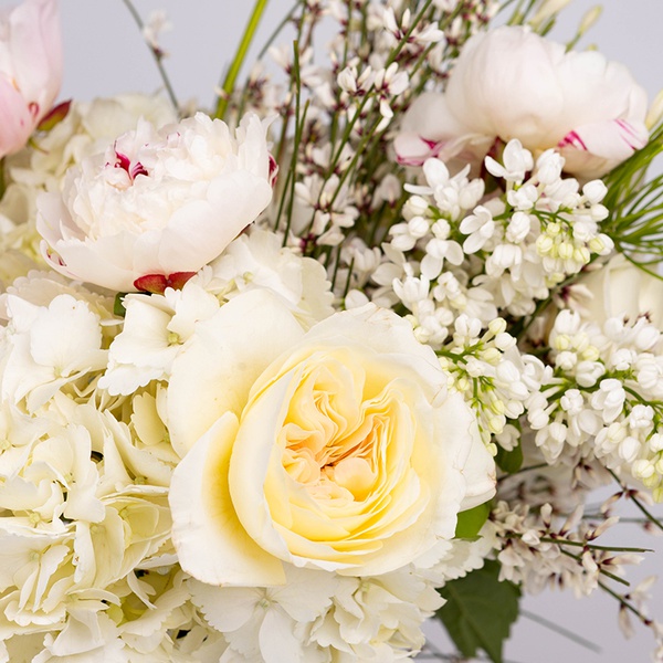 Нежный букет с сиренью