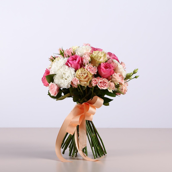 Bouquet of pink roses and eustoma