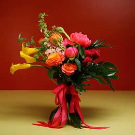 Bouquet with peonies and calla lilies